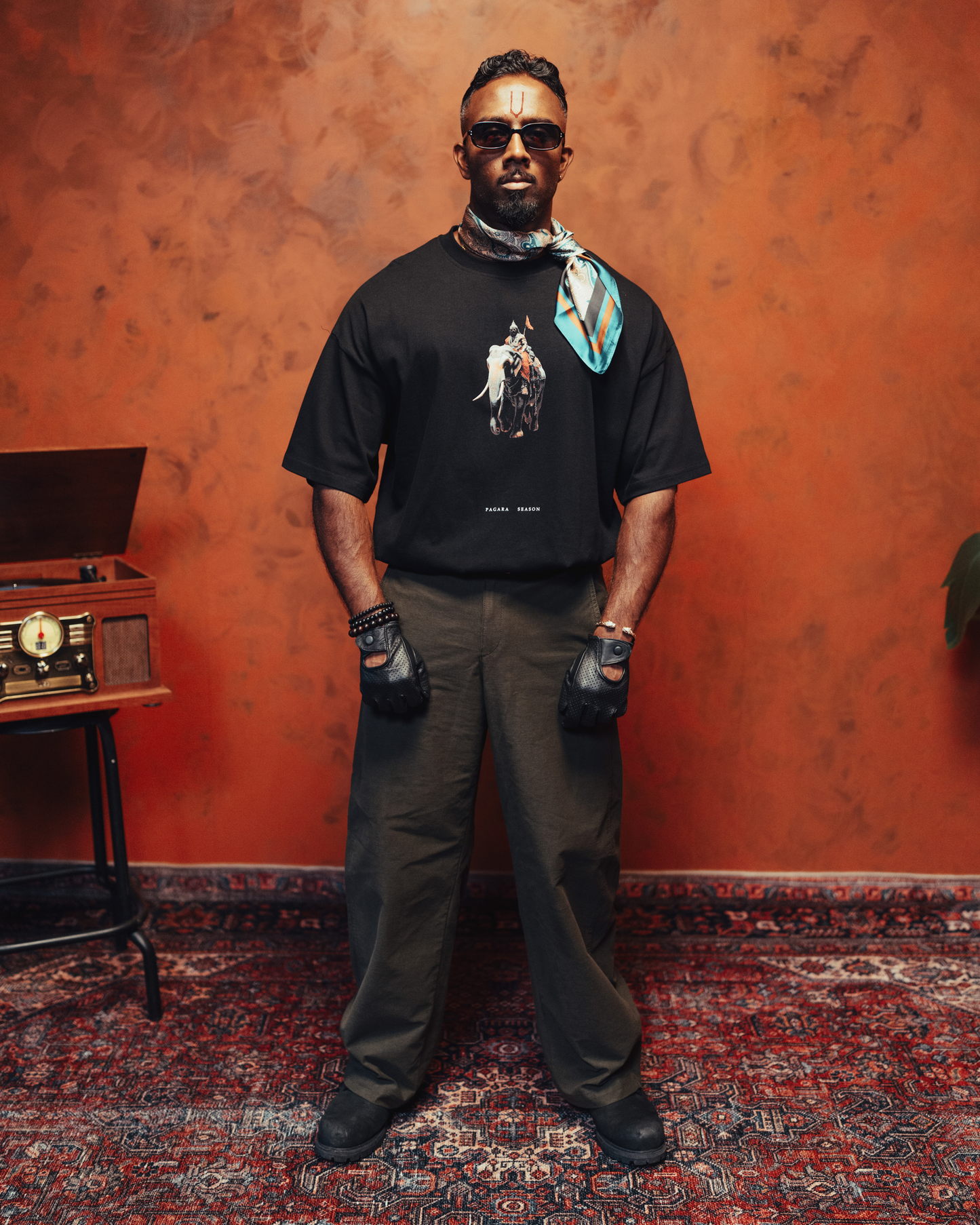 Elephant Chola T-shirt - Black